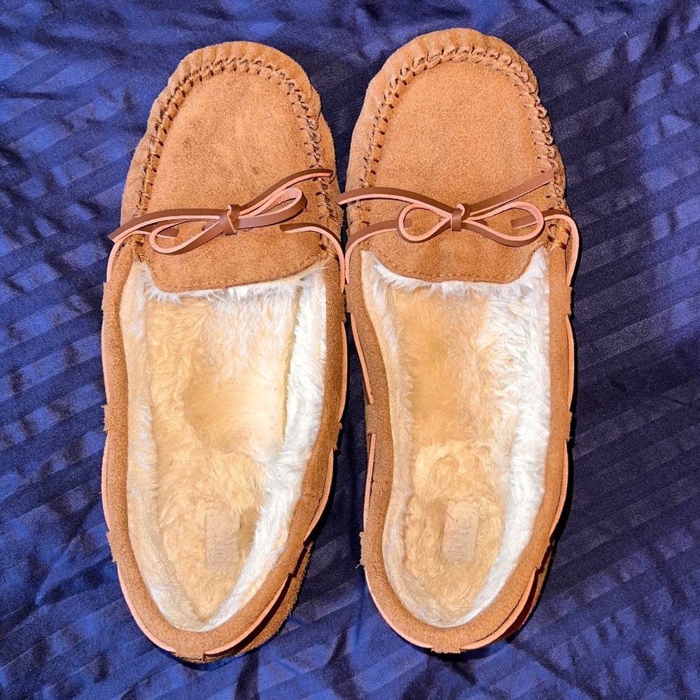 Clarks Moccasin Slipper w shearling lining Size 9